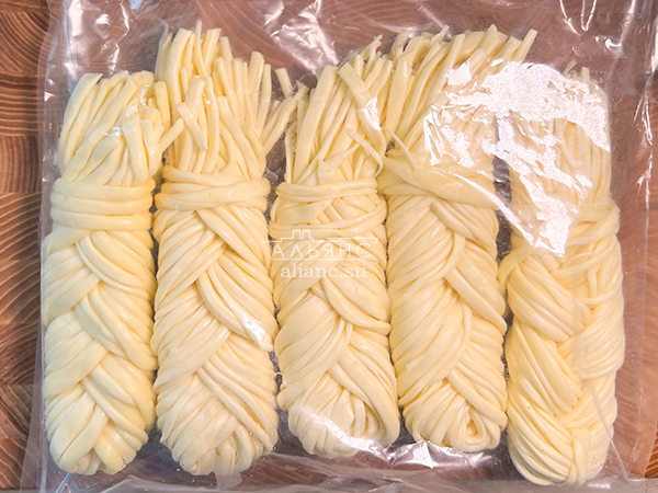 Сырный продукт ФЕРМЕРСКИЙ коса белая в Софрино