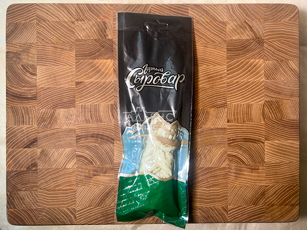 Сыр 100 гр ГОРНЫЙ СЫРОВАР (Косичка с укропом и чесноком) в Софрино