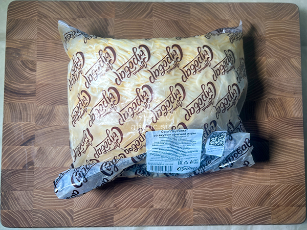 Сыр 1 кг ГОРНЫЙ СЫРОВАР (Паутинка со вкусом красной икры) в Софрино